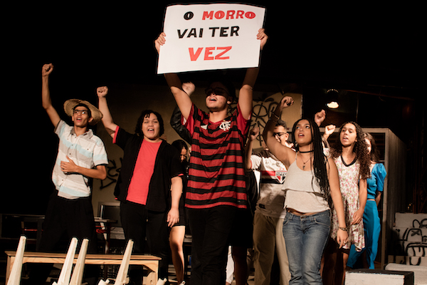 peça O Morro Não Tem Vez, do Ensino Médio do Colégio Micael